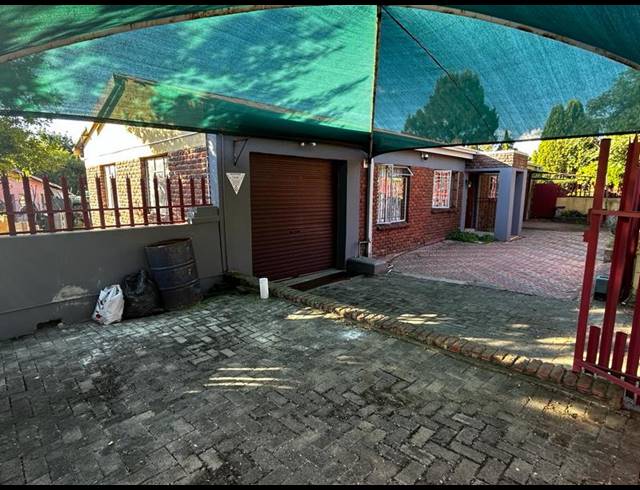 2 BEDROOM TOWNHOUSE FOR SALE IN MEYERVILLE